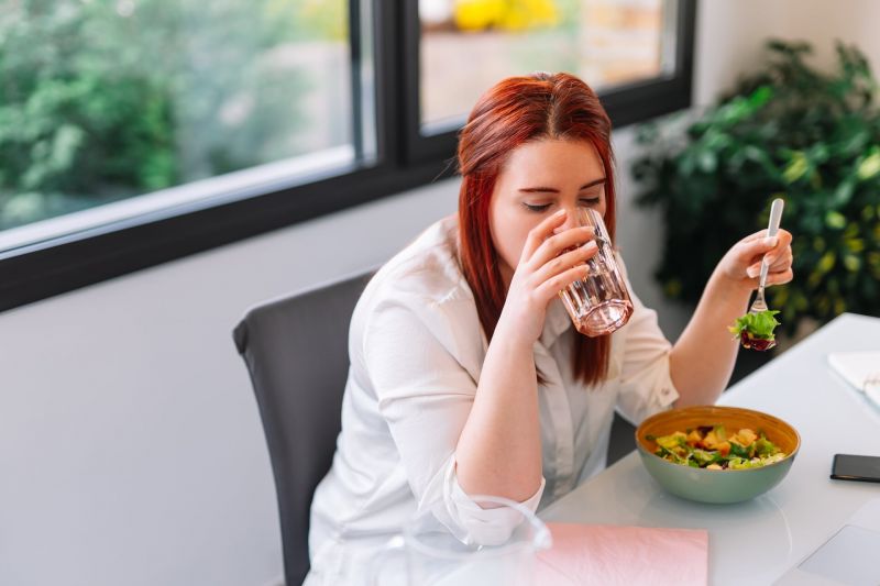 uống nước trong lúc ăn uống nước trong lúc ăn
